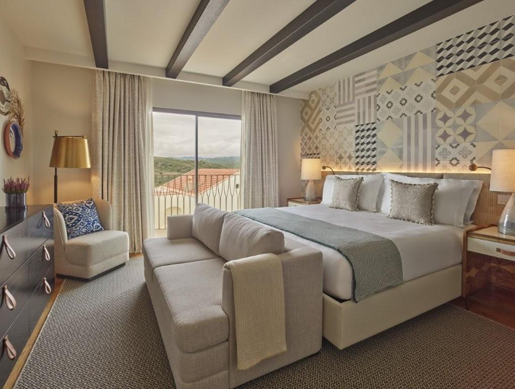 Deluxe Room Bedroom with Valley Views