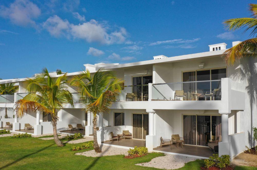 Oceanfront bungalow suite with private furnished terrace steps away from the peaceful waters of Coco Beach