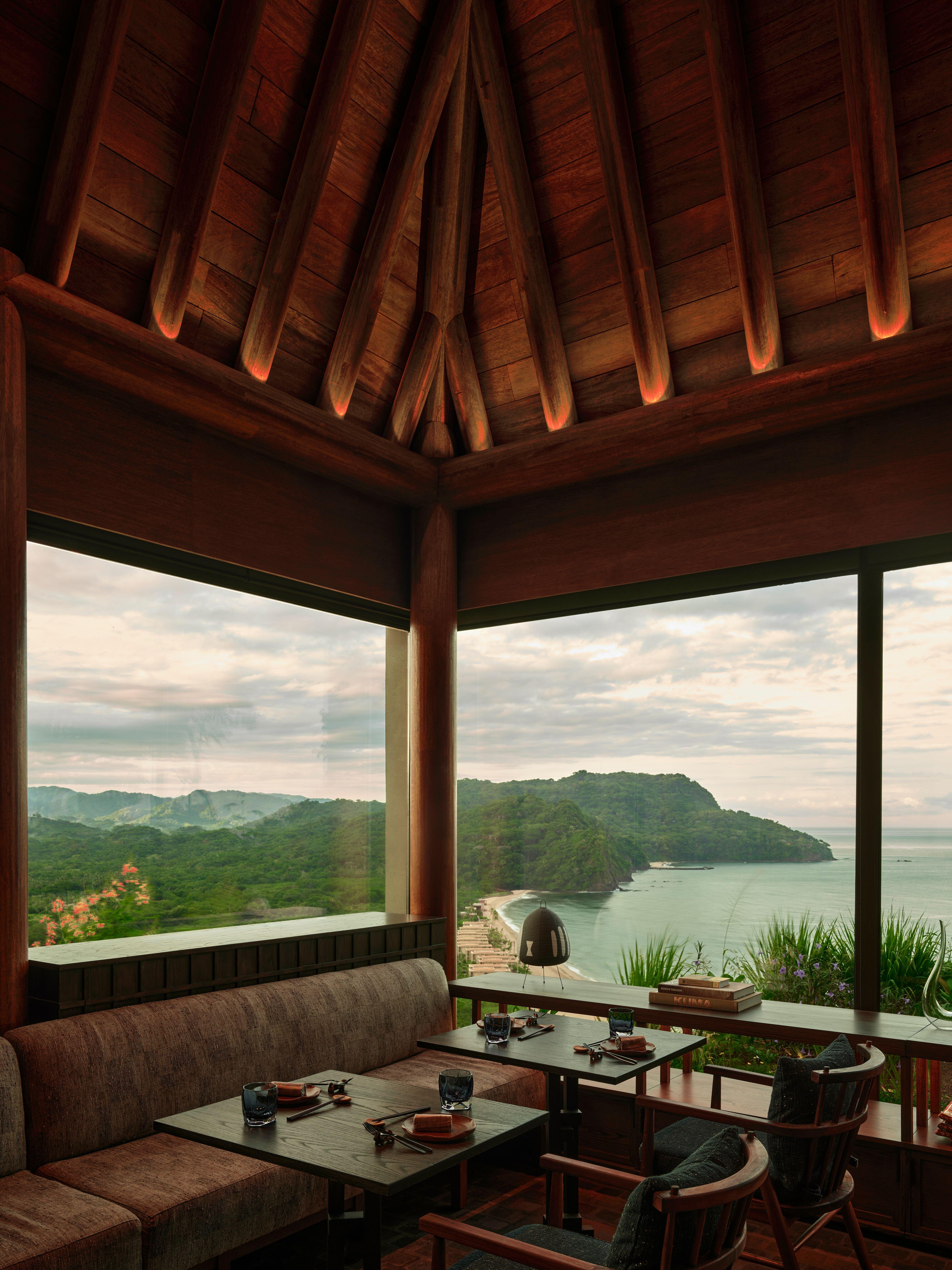 Toppu Clifftop Sushi Bar