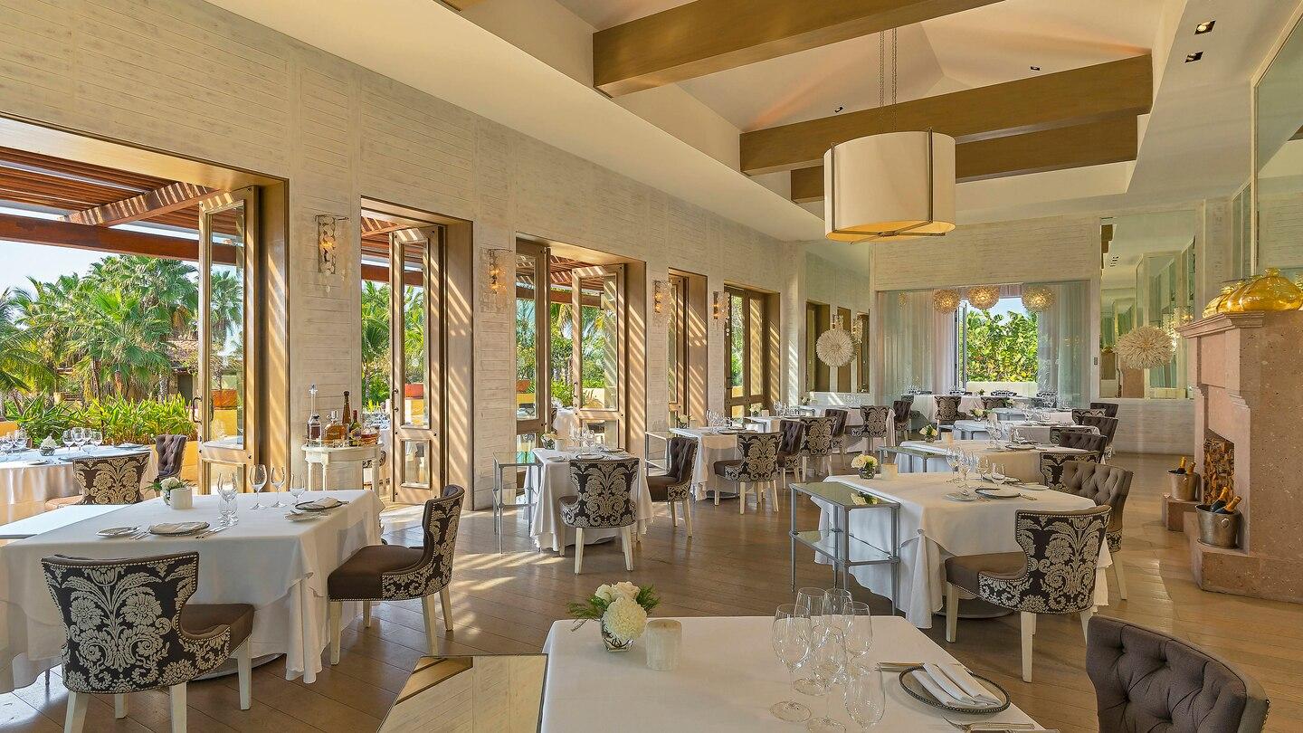Carolina AAA 5-Diamond gourmet restaurant dining room