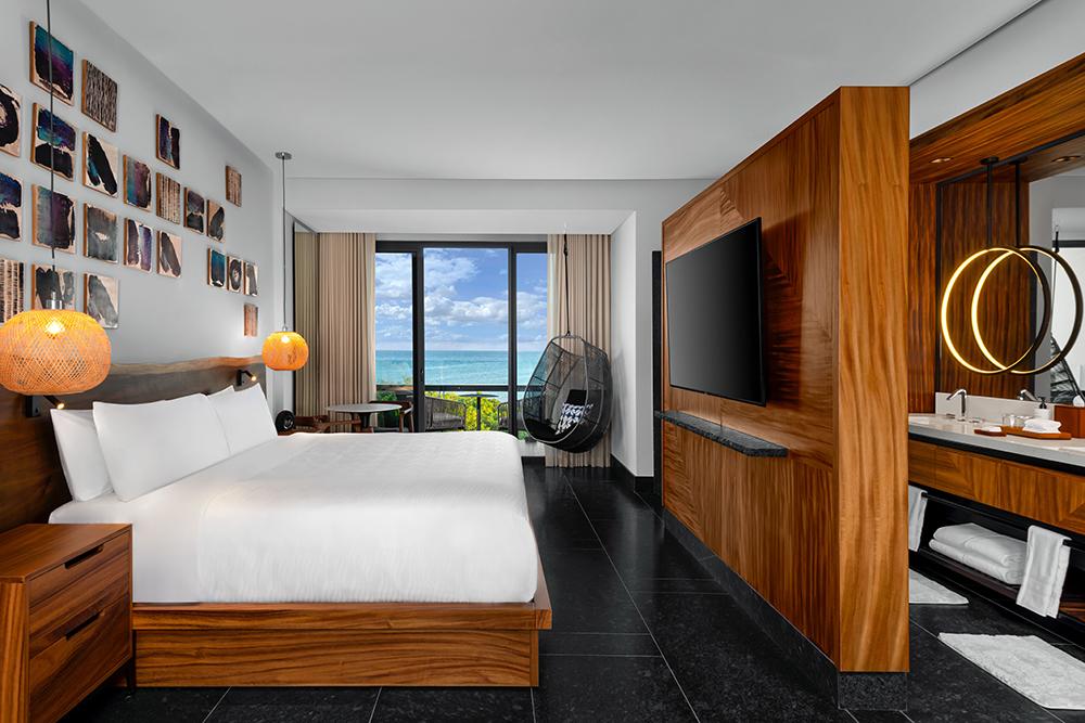 Ocean View Suite with private balcony relaxation tub