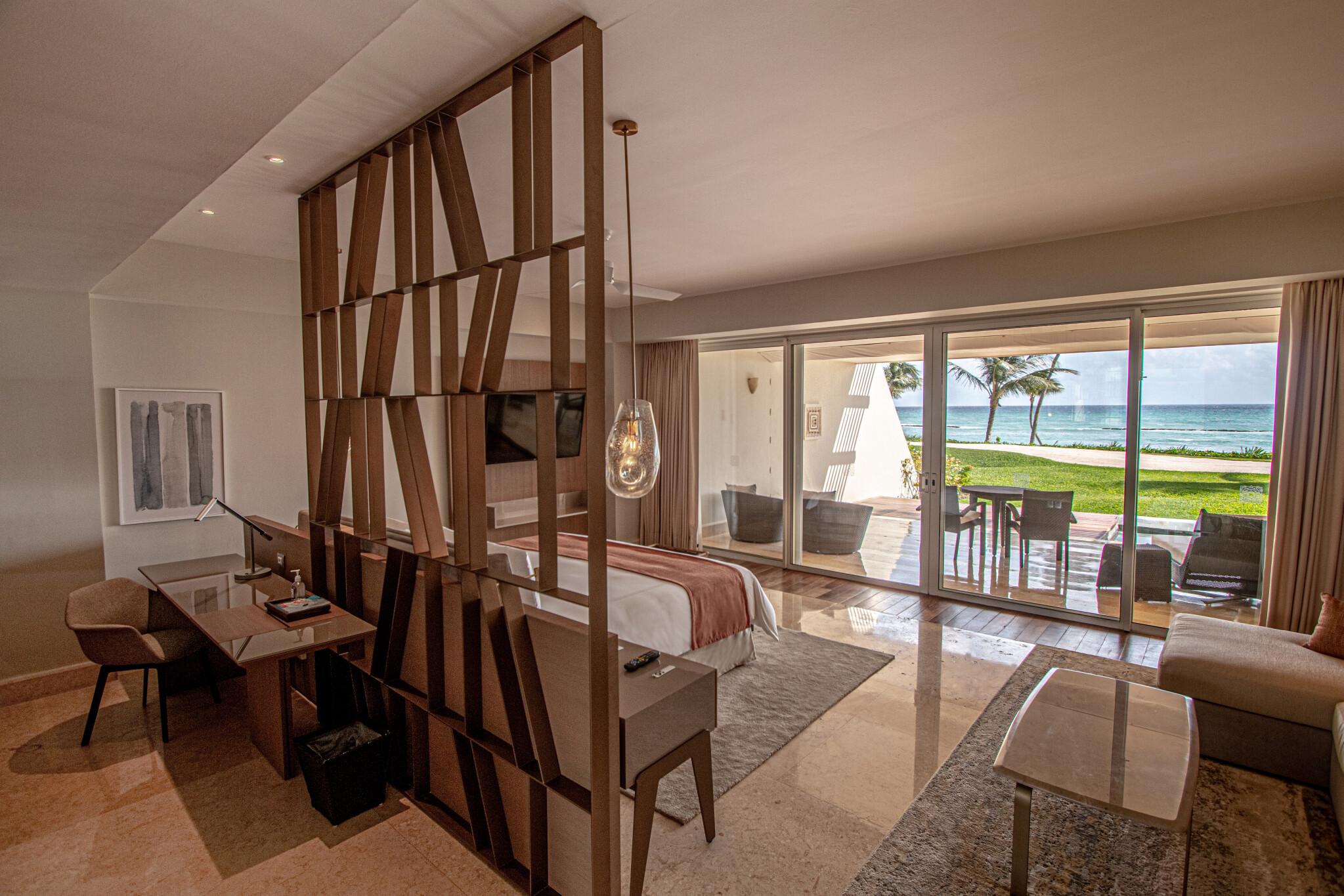 Grand Class Oceanfront Suite with Plunge Pool