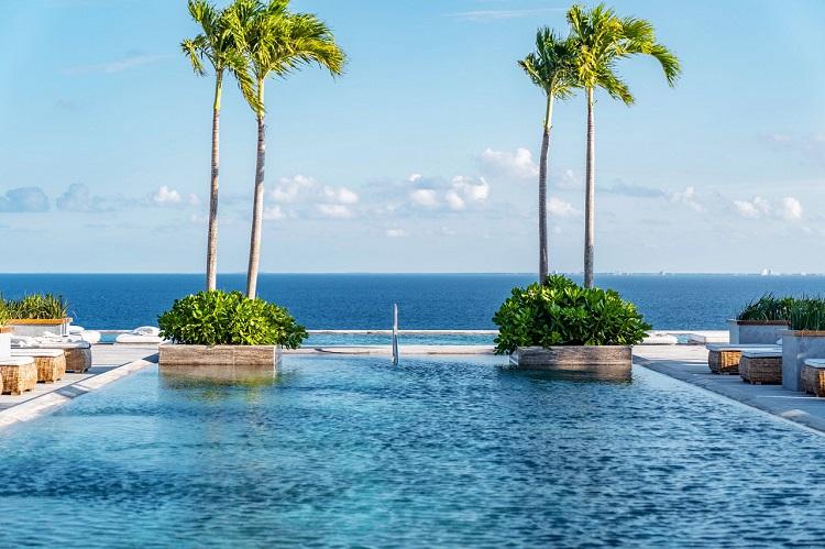 El Cielo Exclusive 360-Degree Rooftop Pool