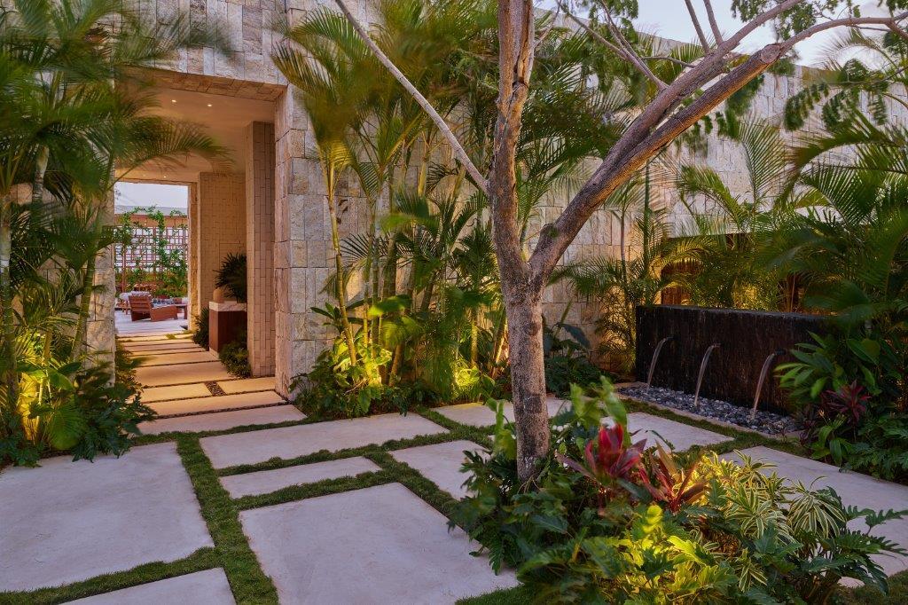 TORO Latin Kitchen & Bar at The St. Regis Kanai