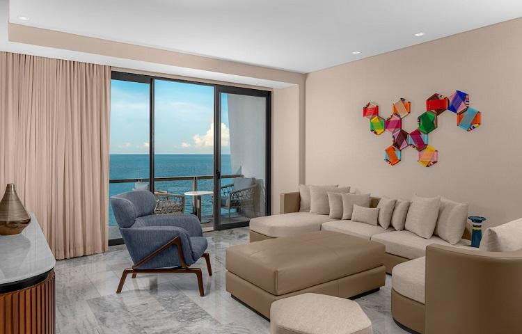Deluxe Ocean Front Suite