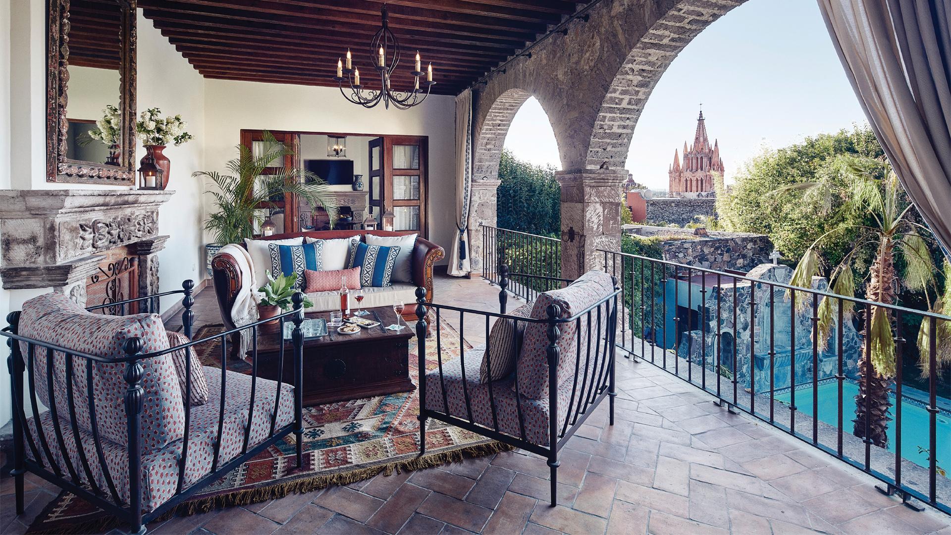Presidential Suite Bedroom & Fireplace