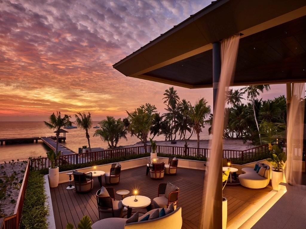 Lalin Overwater Sunset Champagne Bar
