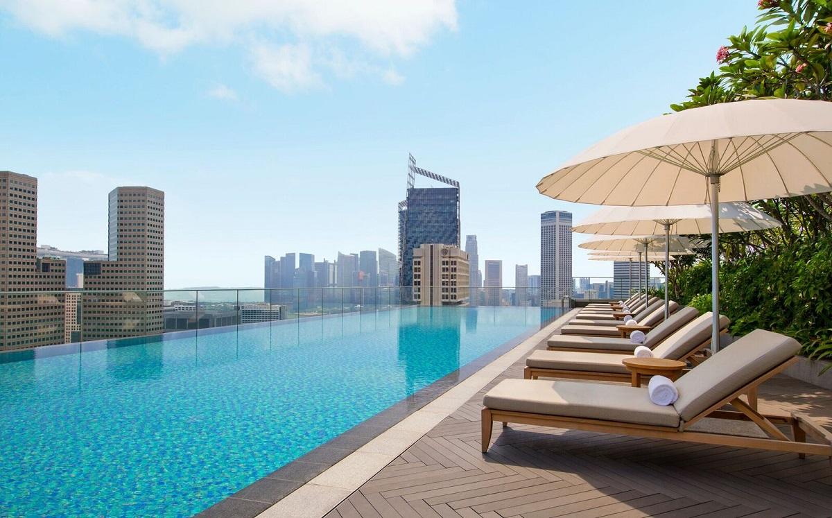 Andaz Singapore level 25 outdoor infinity pool