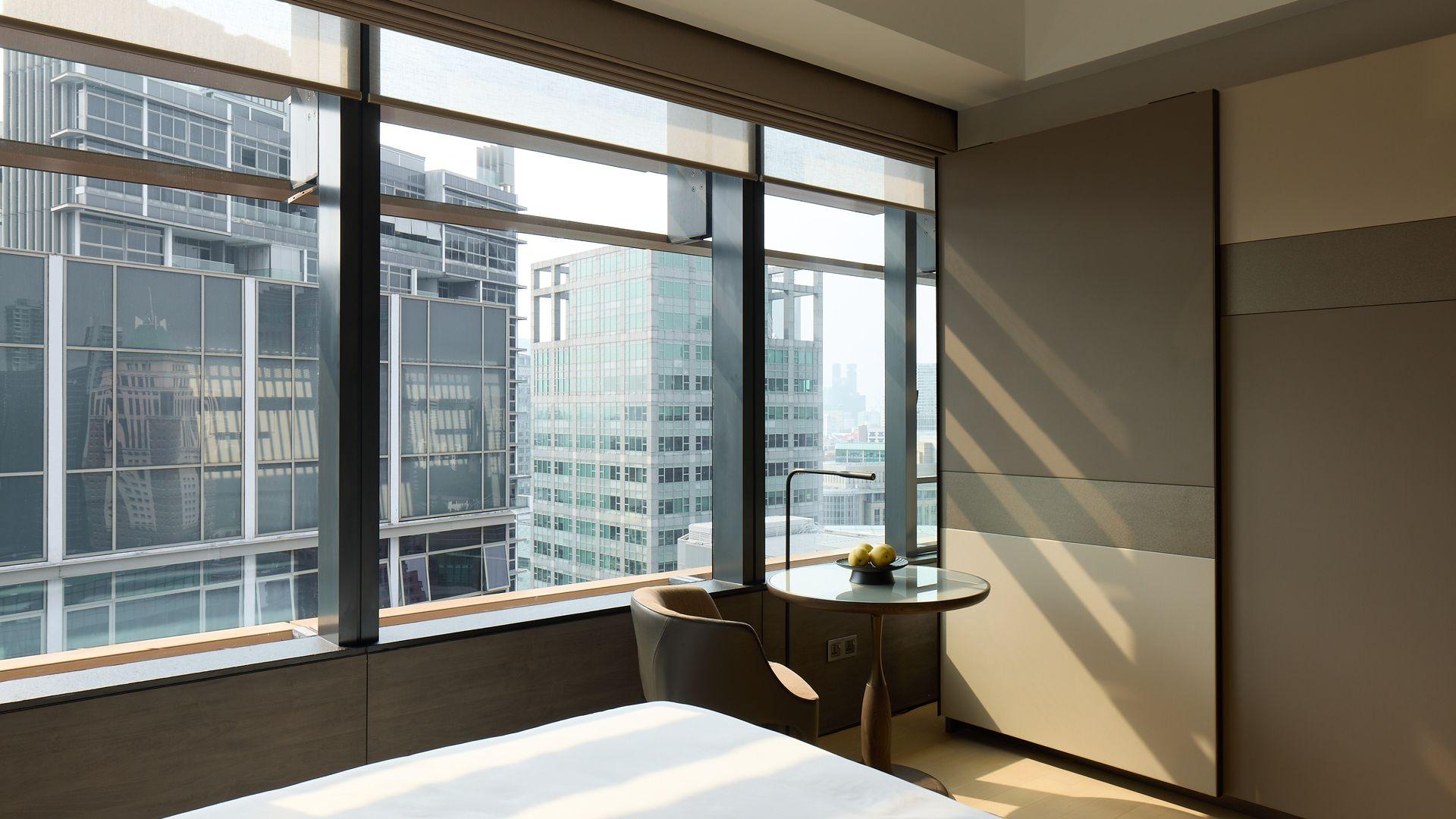 Metropolitan Suite bedroom and city view