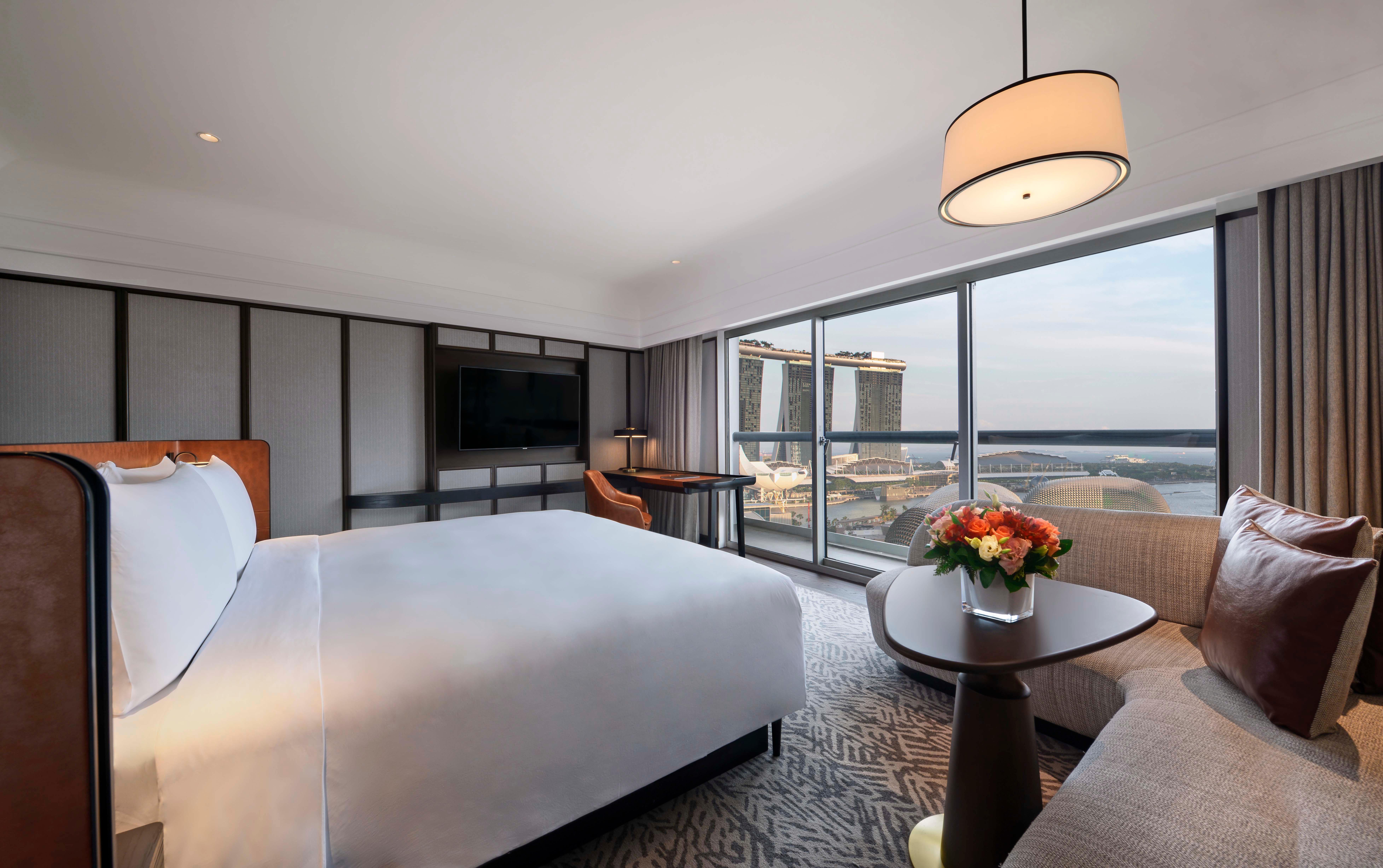 Deluxe Harbour View room with private balcony