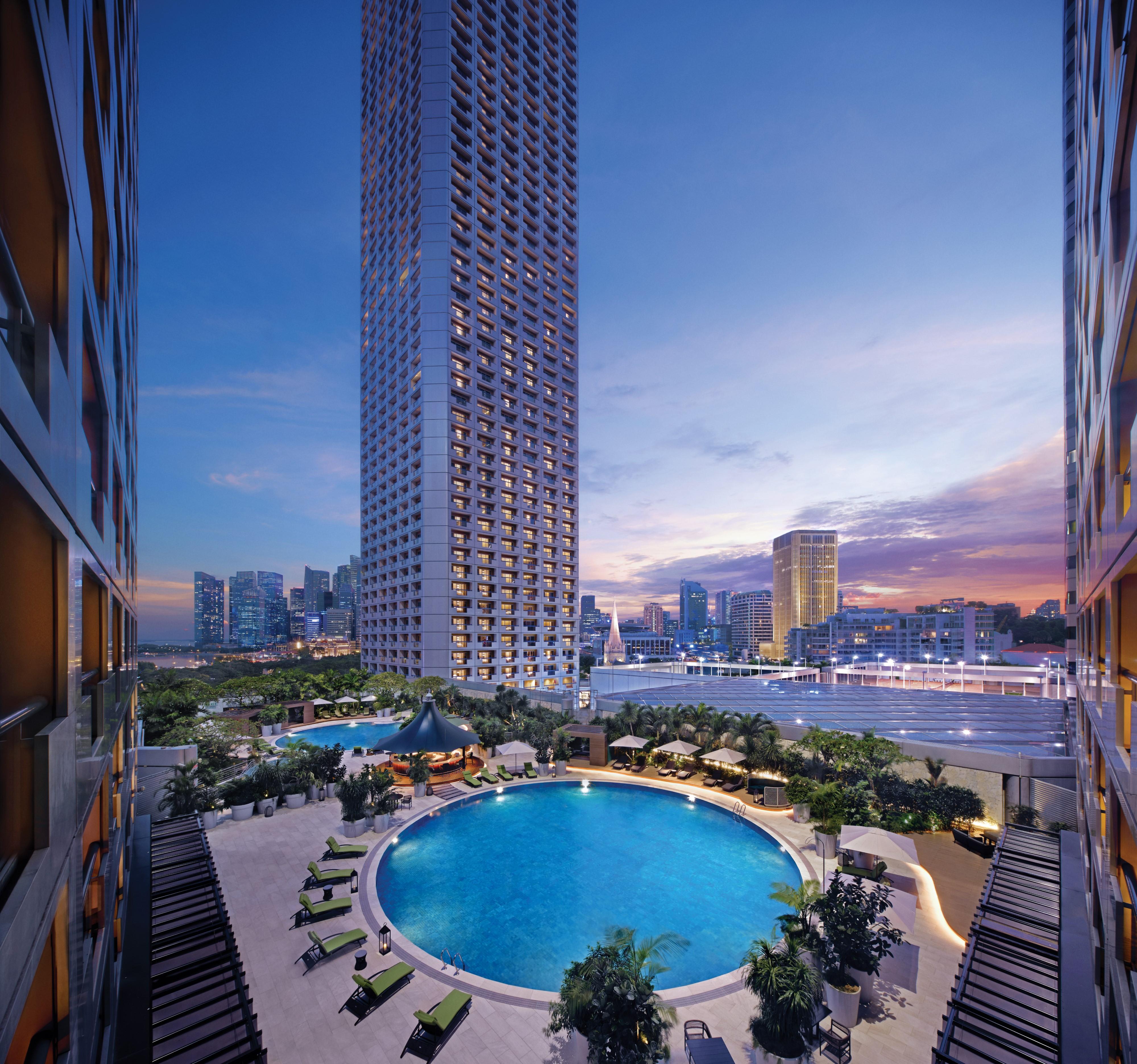 Fairmont Singapore circular outdoor swimming pool
