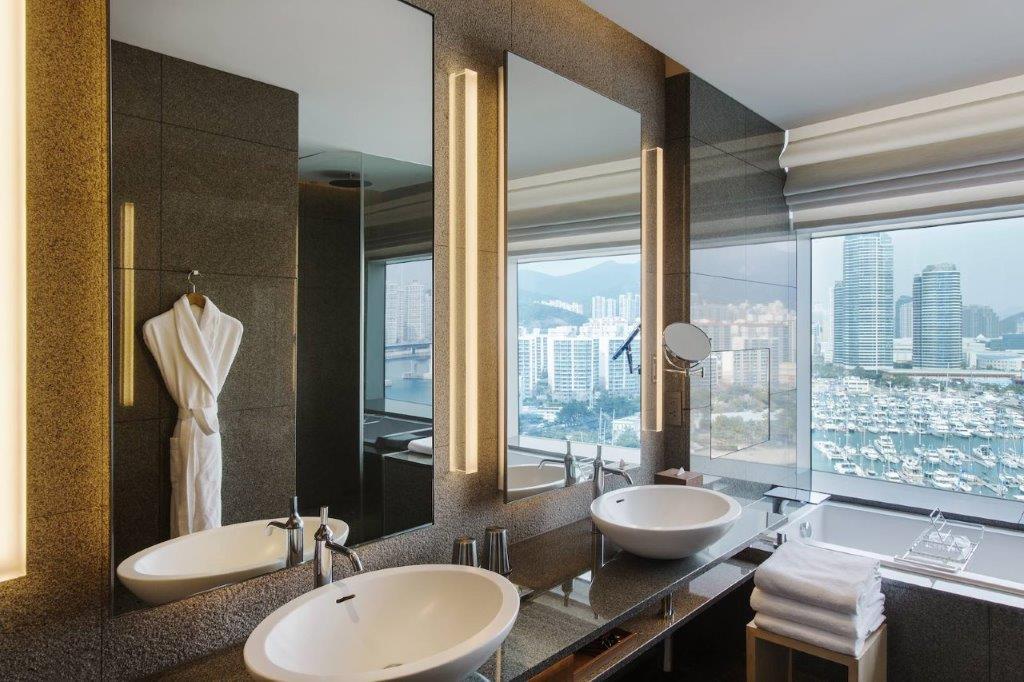 Marina Ocean Corner Suite