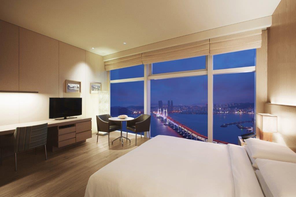1 King Bed Room