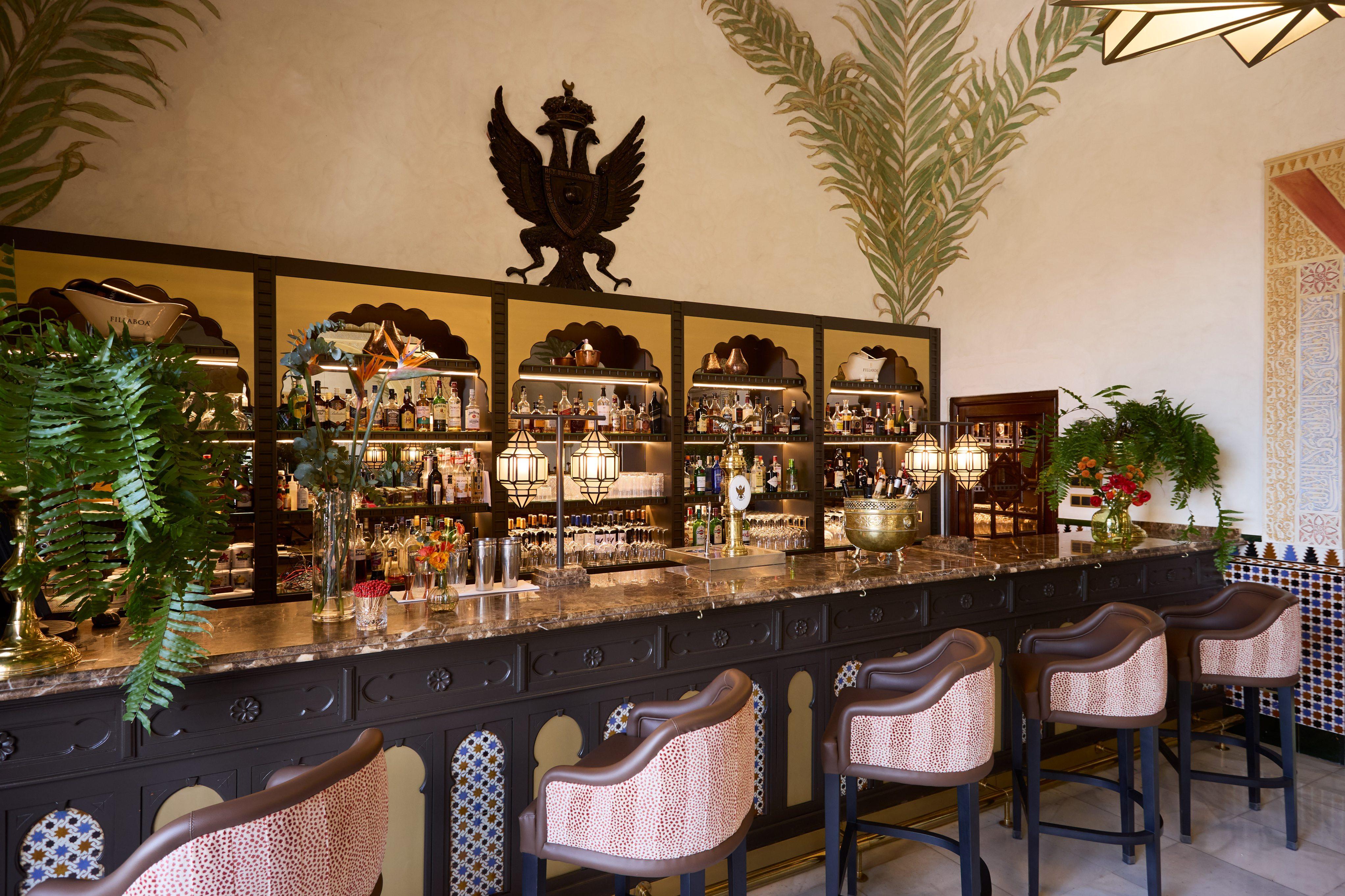 César's Bar cocktail lounge