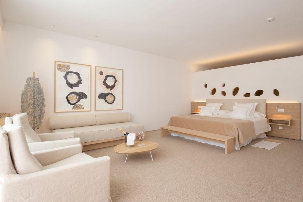 Luxury Suite with Private Jacuzzi Terrace at Convent de la Missió