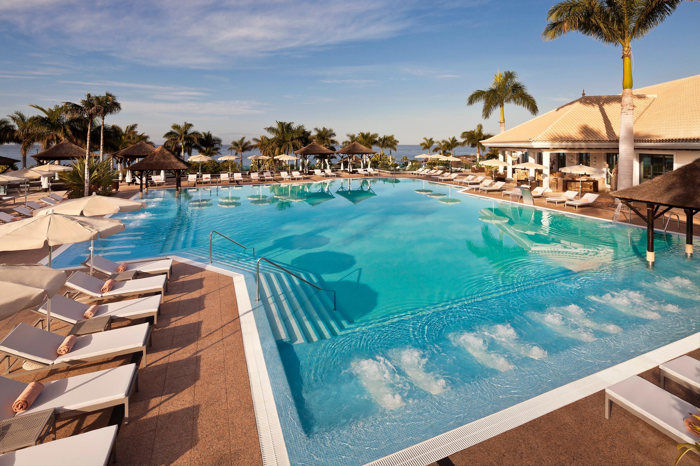5,000 sqm saltwater infinity pool overlooking the ocean