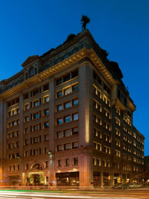 Grand Hotel Central Barcelona - Facade at Night