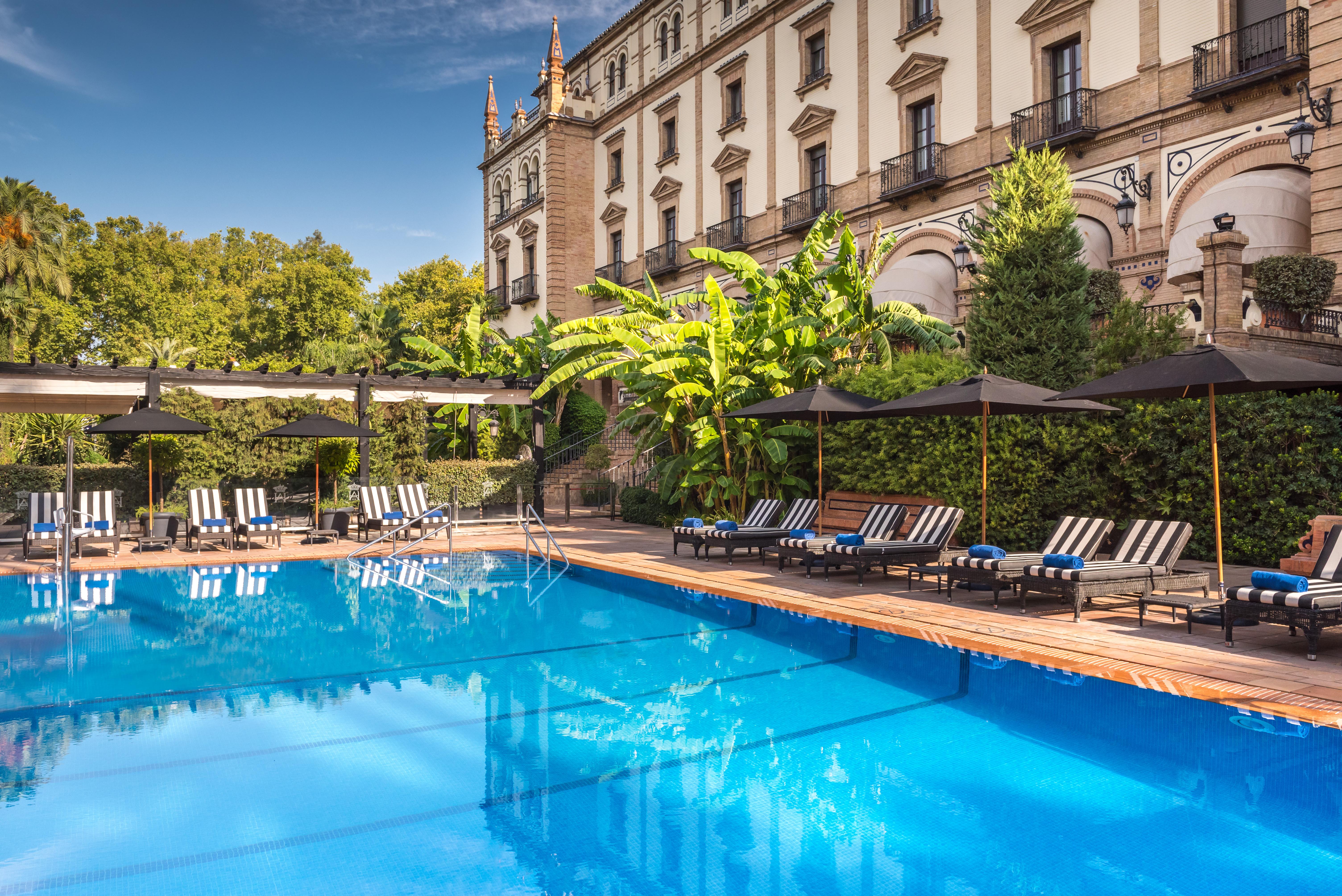 Hotel Alfonso XIII Seville - 5-Star historic royal luxury hotel in Santa Cruz