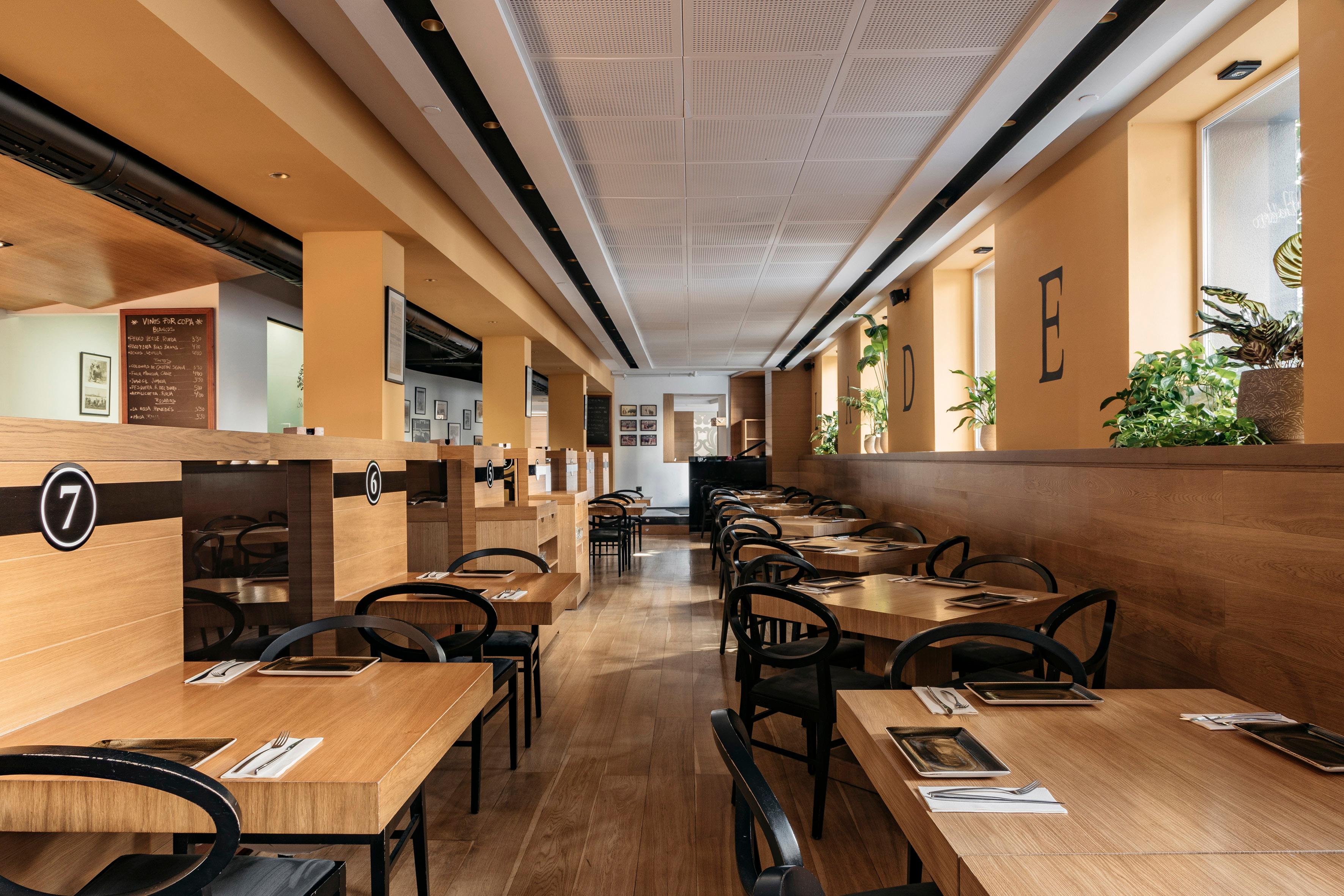 El Burladero tapas restaurant dining room