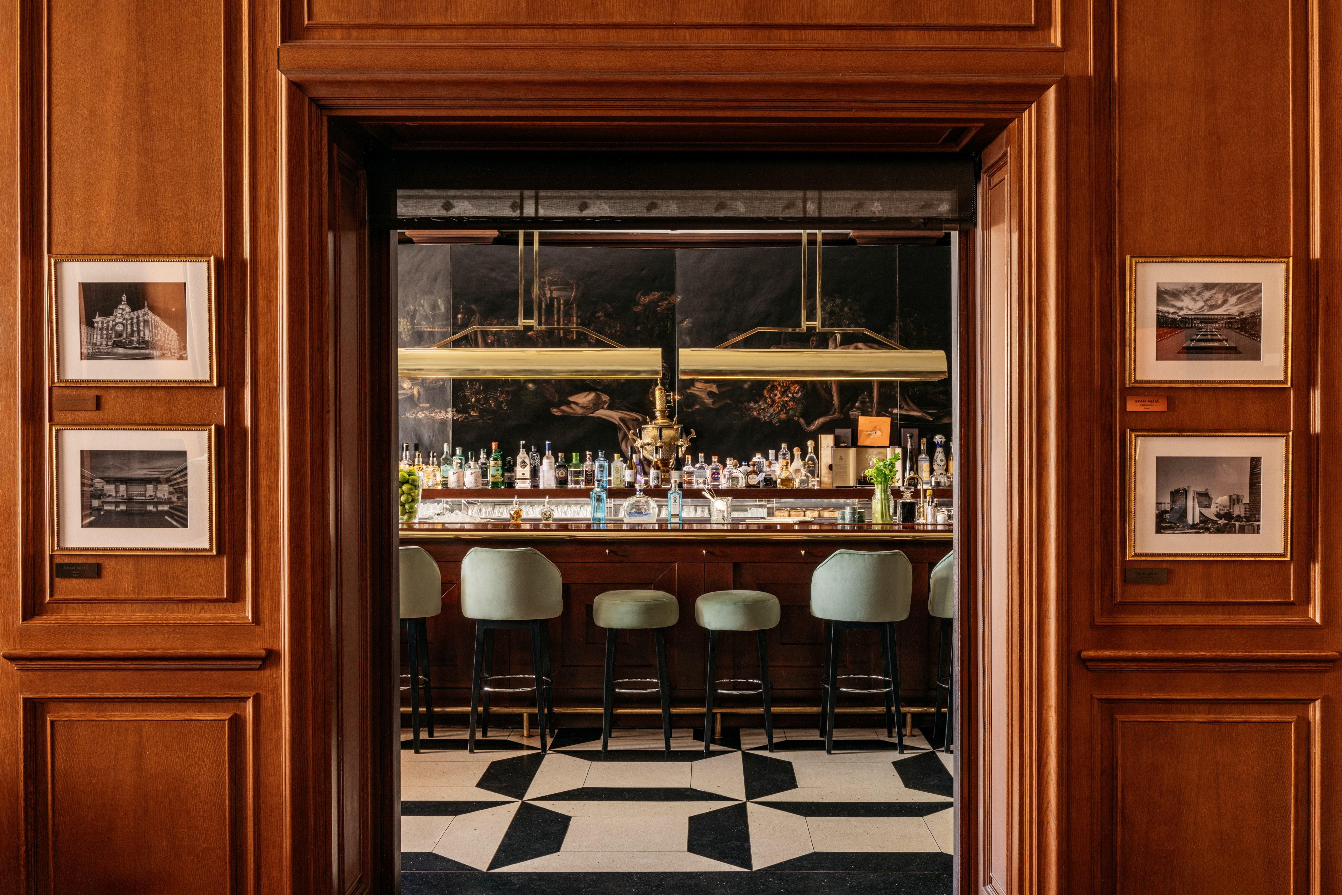 Balmoral cocktail lounge at Hotel Fénix Madrid