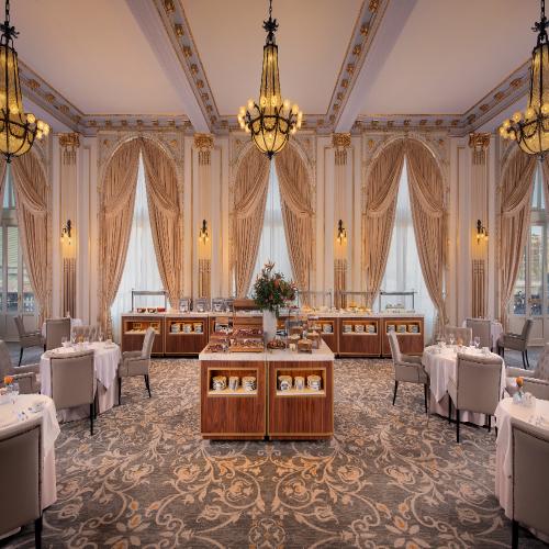 Grand breakfast dining salon and in-house bakery