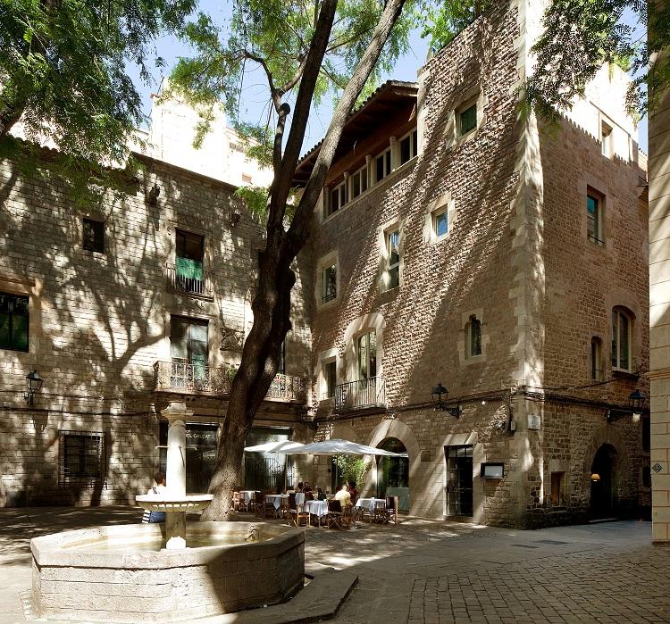 Deluxe Balcony Room overlooking Sant Felip Neri Square