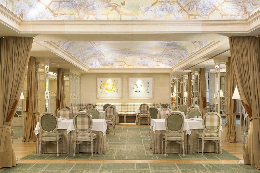 Elegant dining room of Restaurant SOLC at Majestic Hotel Barcelona