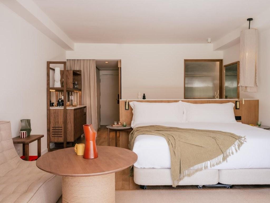 Extra ME Junior Suite bedroom with modern terrace overlooking pool