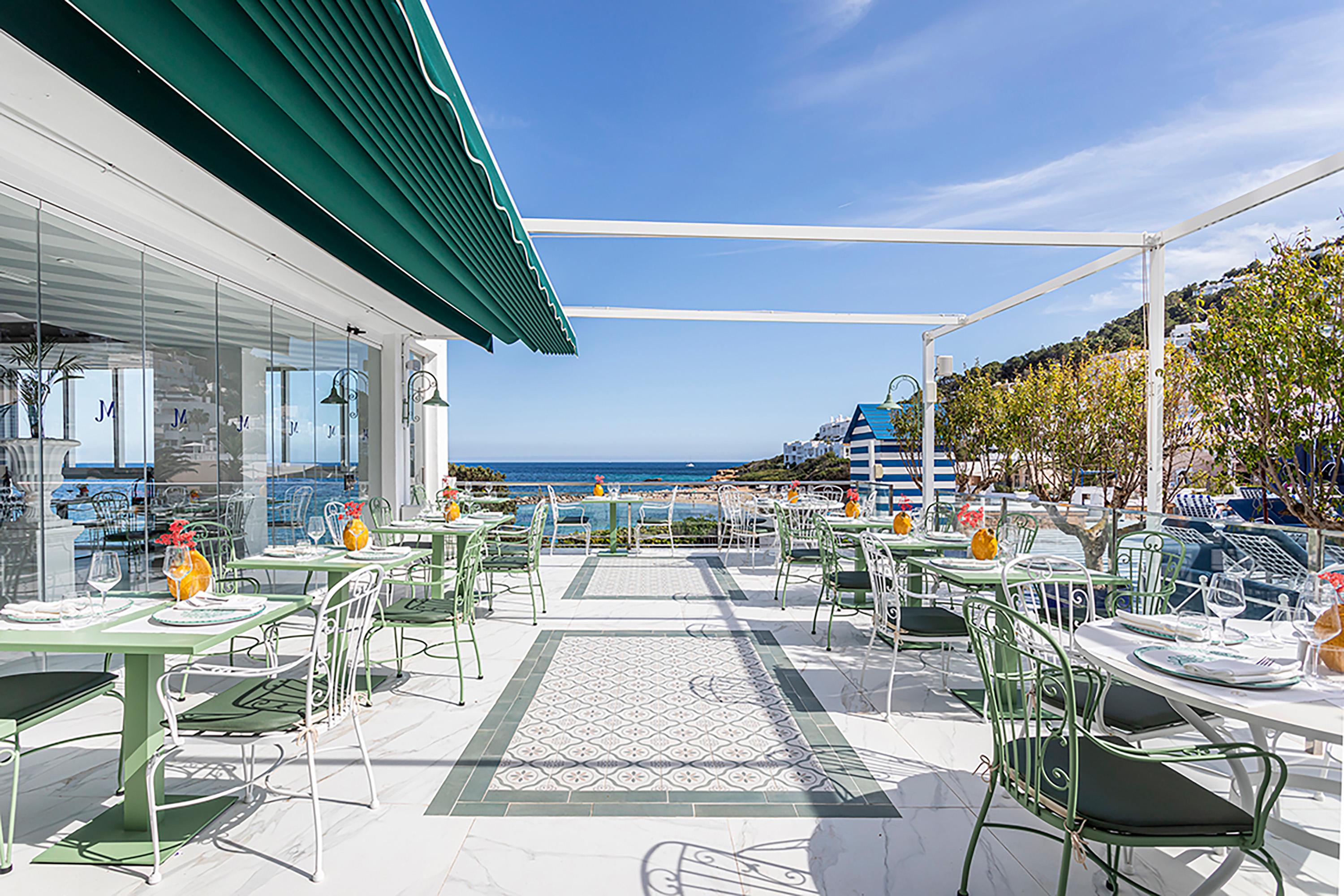 Sorella Ristorante dining room with retro Mediterranean design