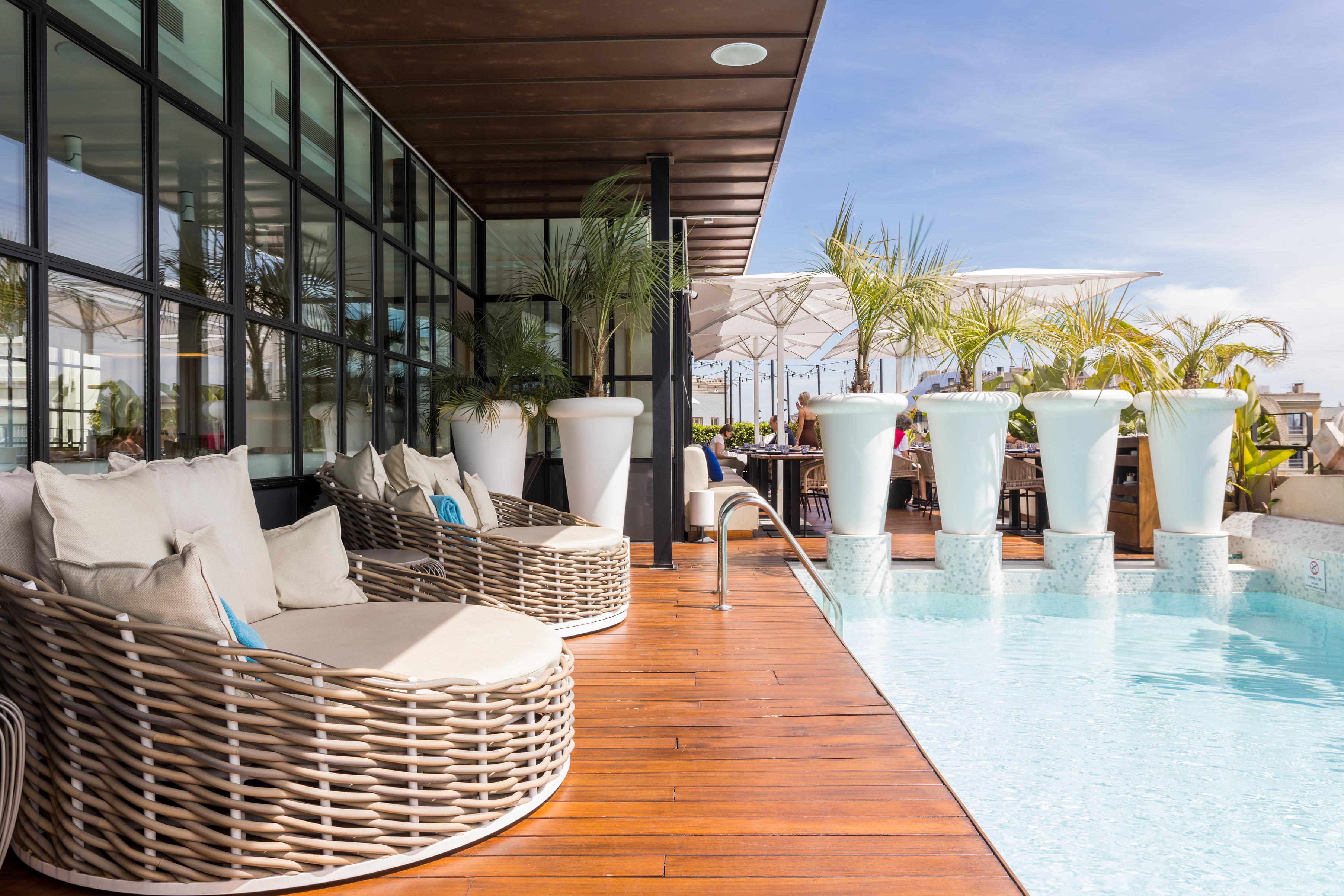 Verbena rooftop plunge pool and sun terrace at Monument Hotel Barcelona