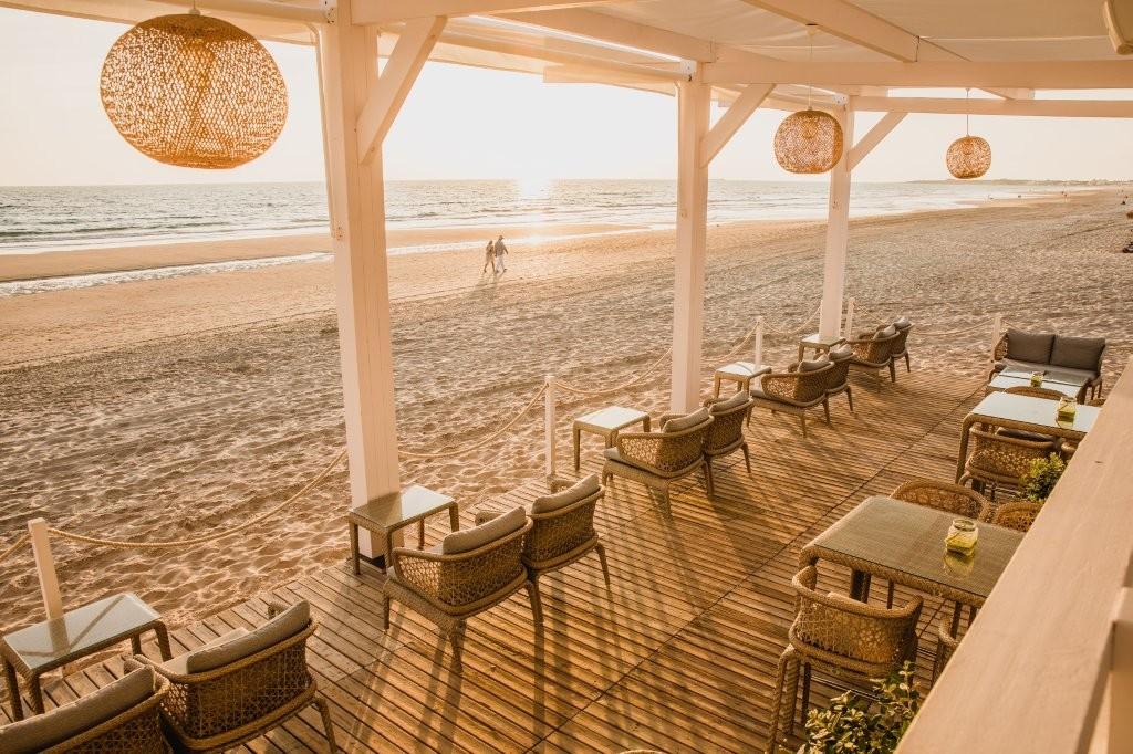 Duna Beach Club seaside lounge right on golden La Barrosa beach