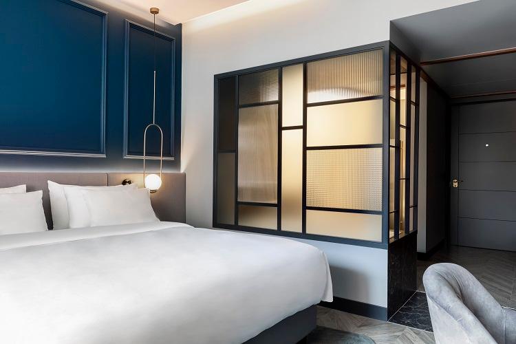 Collection Superior Room with contemporary Basque design and city views