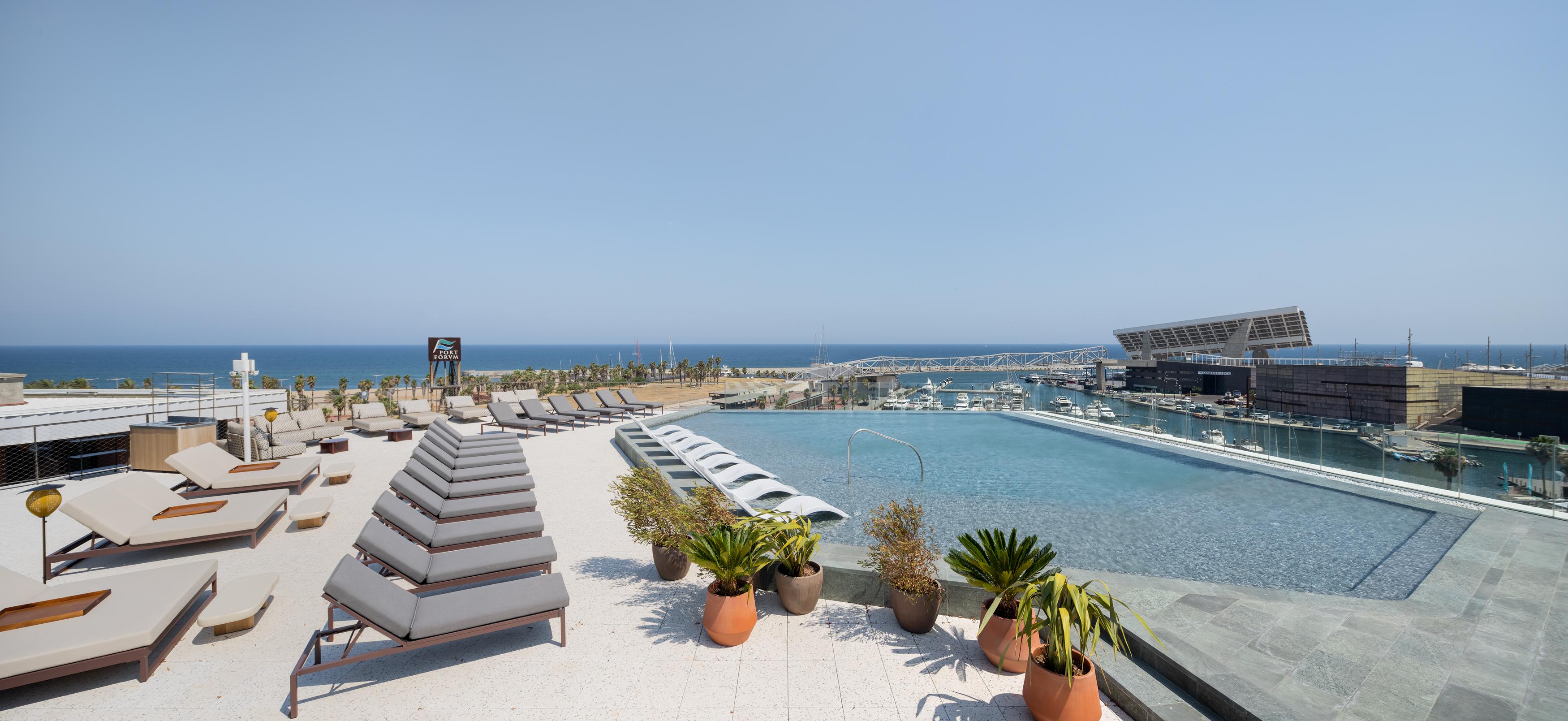 Còsmico Rooftop Pool Club