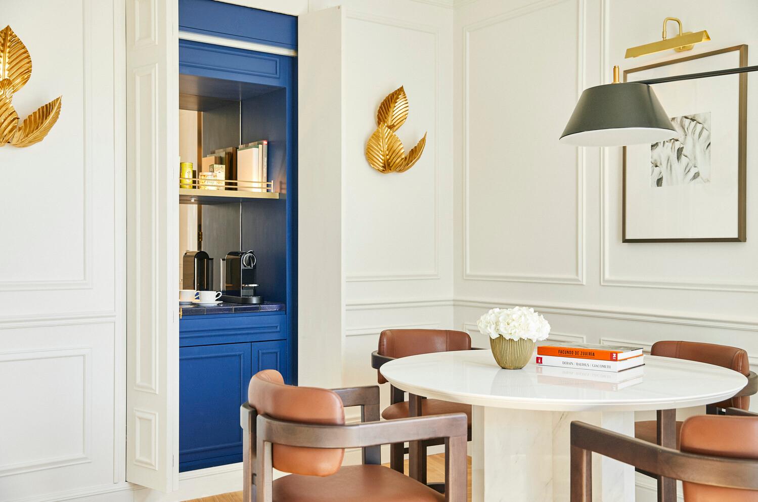 Cervantes Suite grand living room