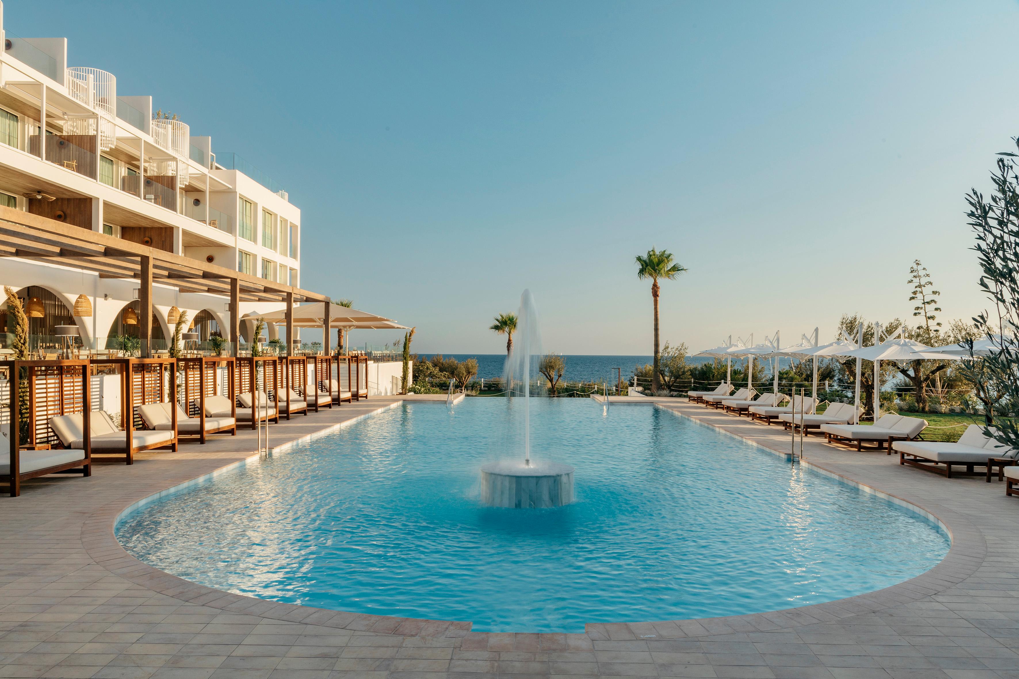 Villa Le Blanc Gran Melia Hotel beachfront Santo Tomas Menorca