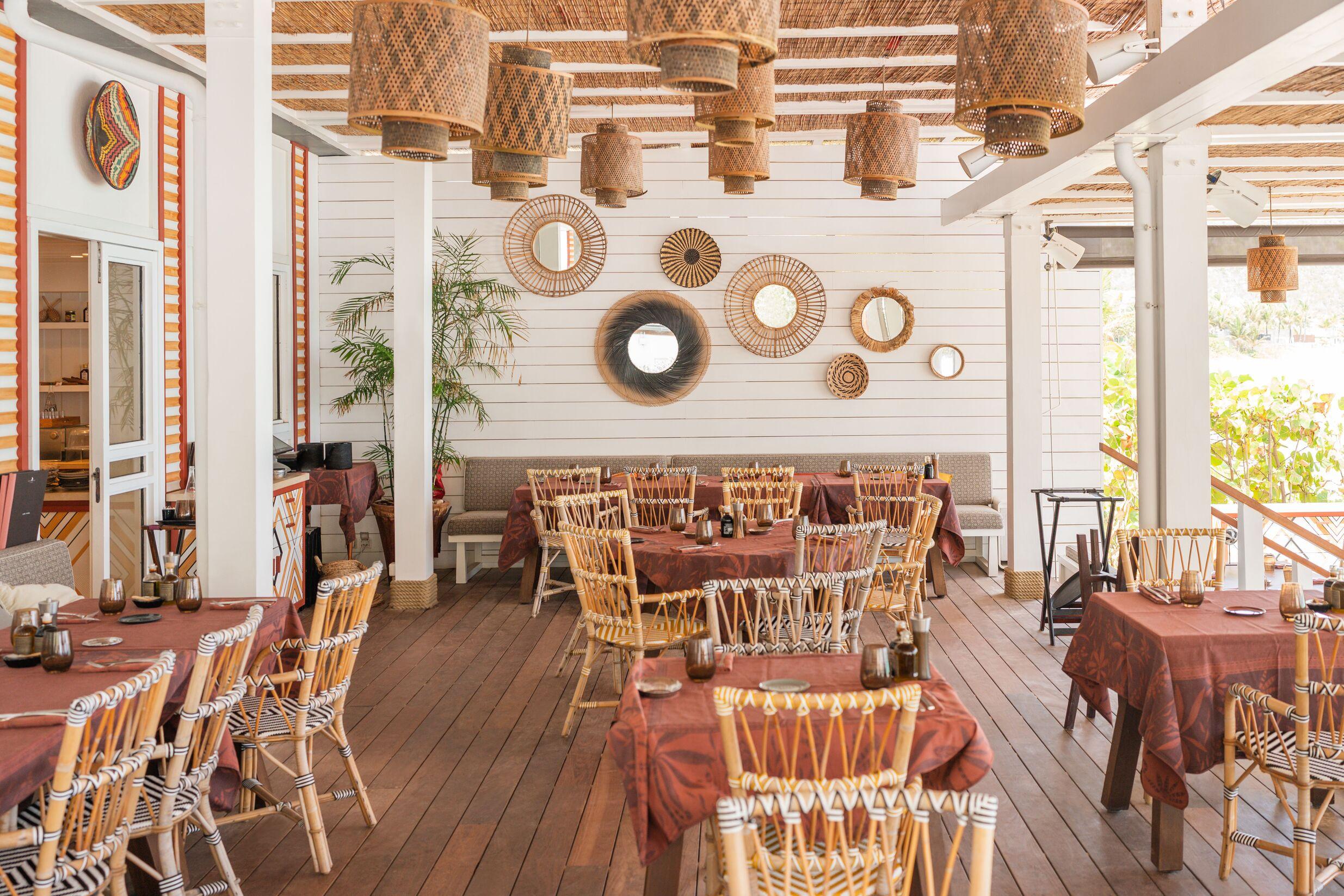 La Cabane beachfront dining on Flamands Bay sand