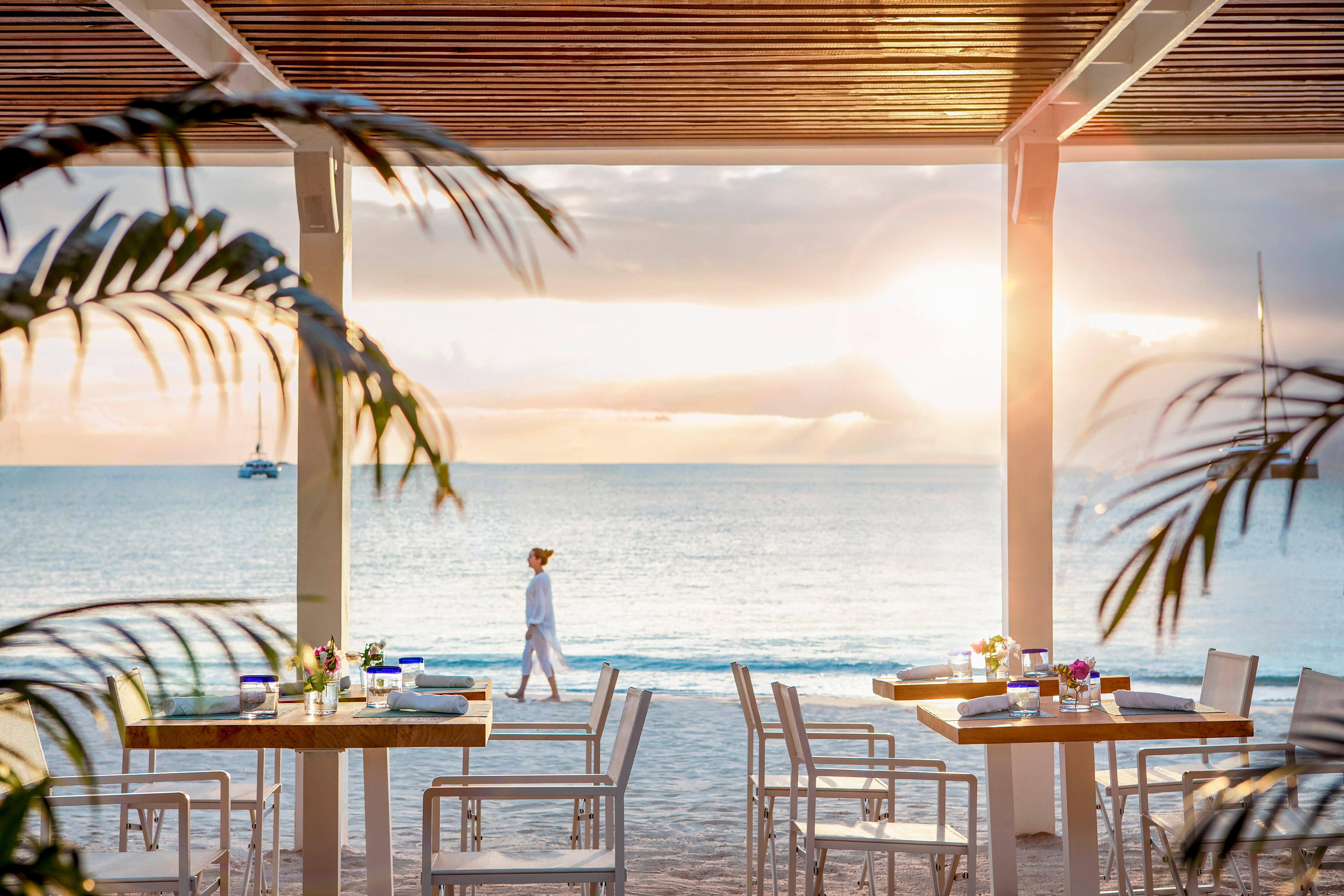 Callaloo Bar and Grill barefoot dining on the beach