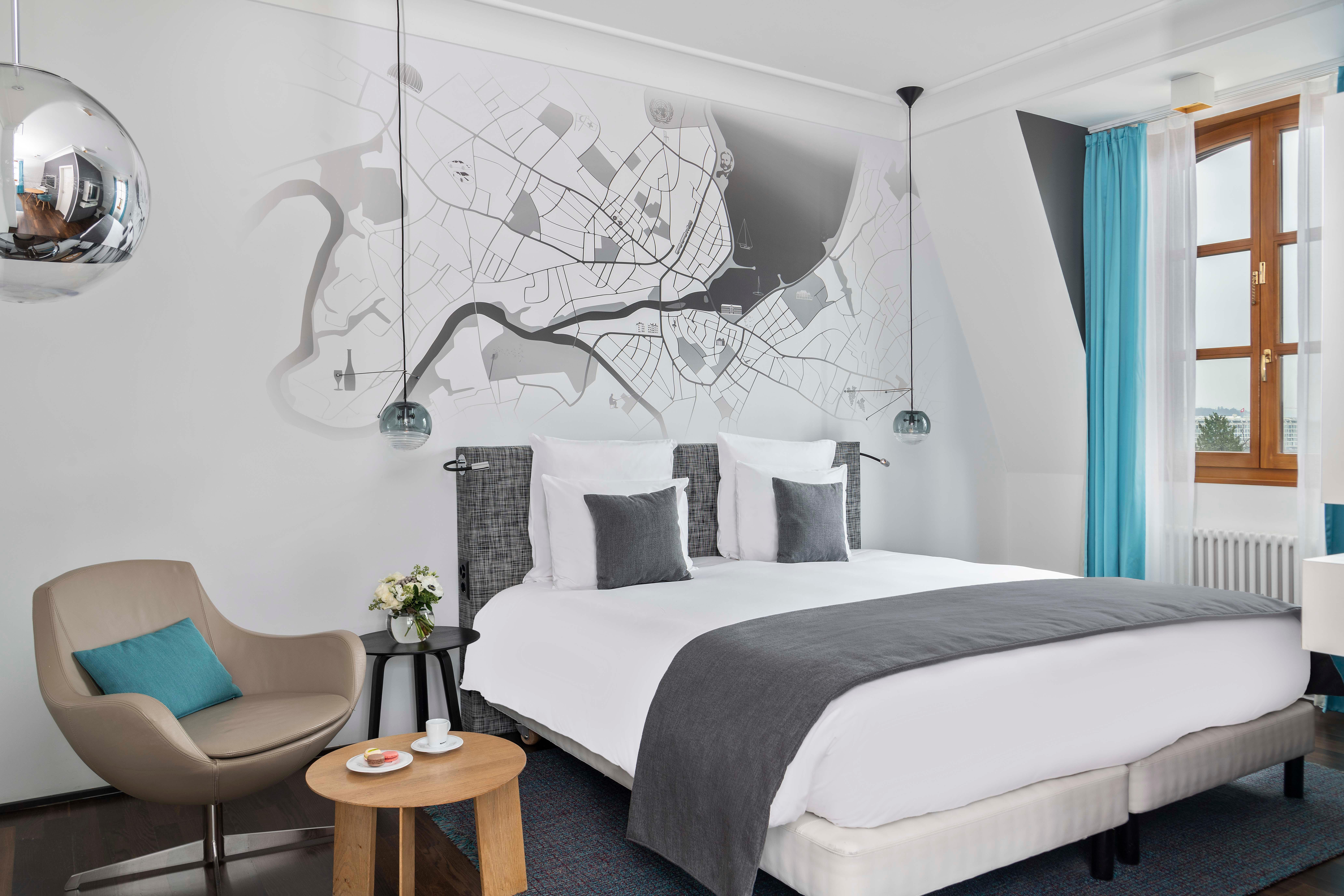 Boutique Junior Suite with Contemporary Design and City Vistas