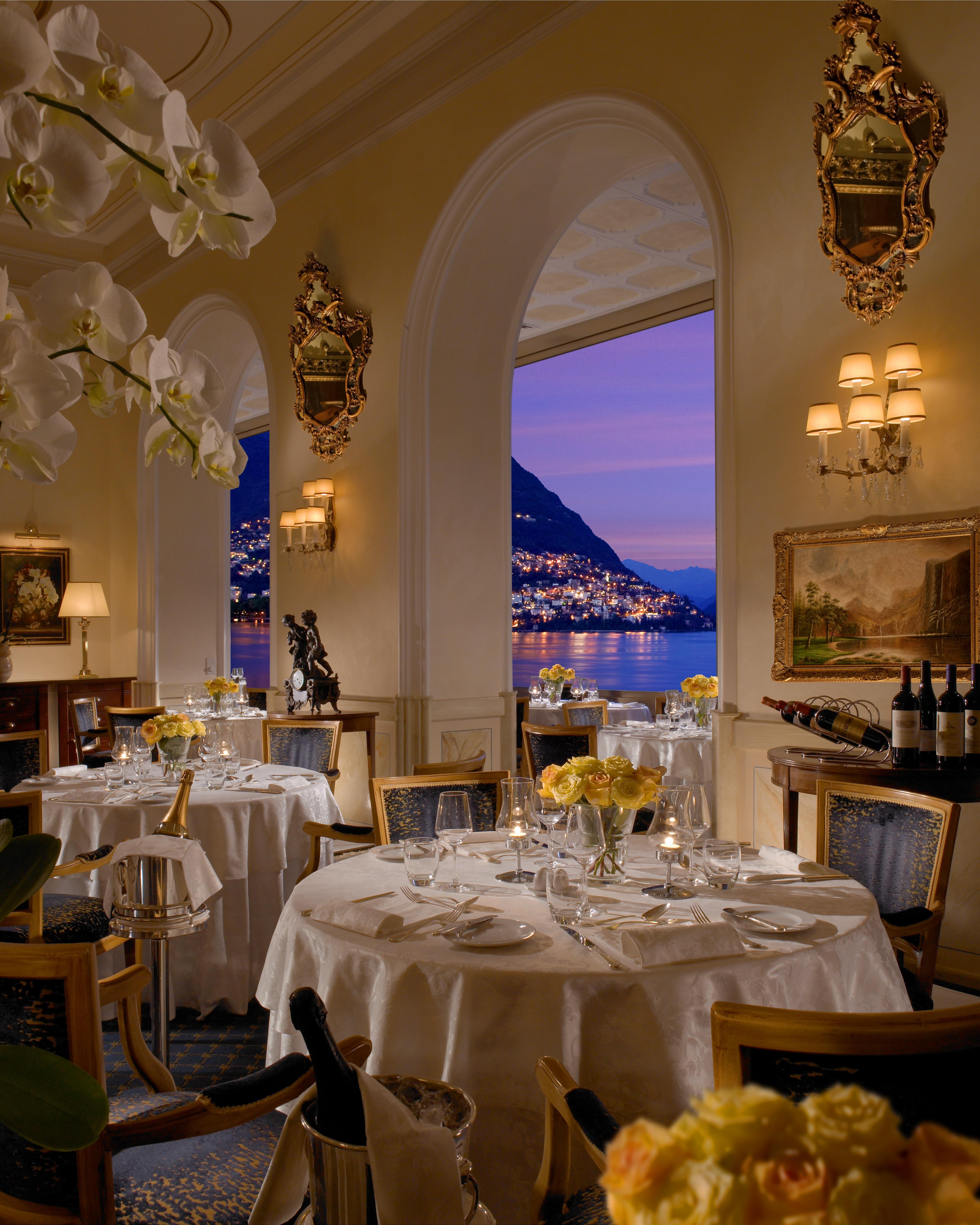 La Veranda Panoramic Lakefront Restaurant with Floor-to-Ceiling Windows