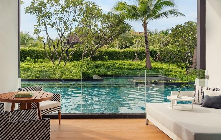 Essential Pool Access Room private terrace with submerged steps