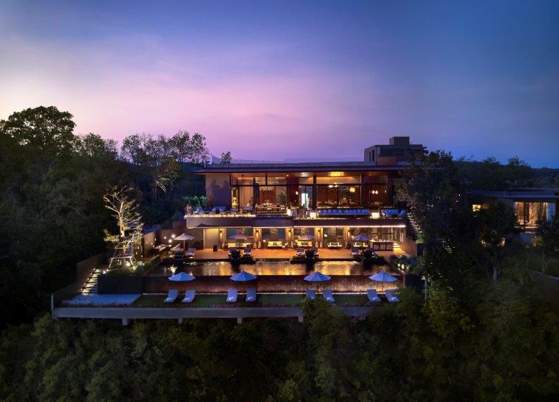Studio Gronda architectural design blending timber textures, water features, and coastal flora