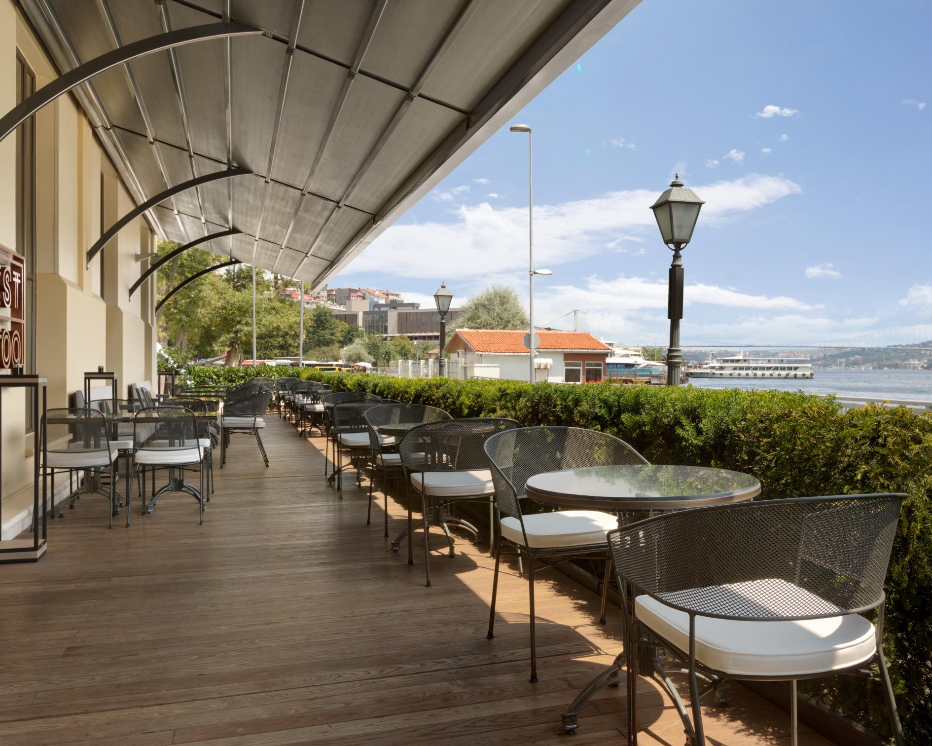IST TOO Waterfront Dining Terrace
