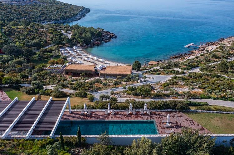 Panoramic Oceanfront Infinity Pool