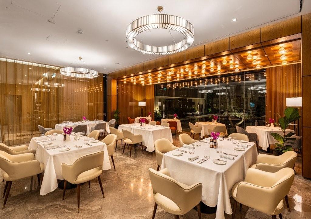 Brasserie Courtyard Dining