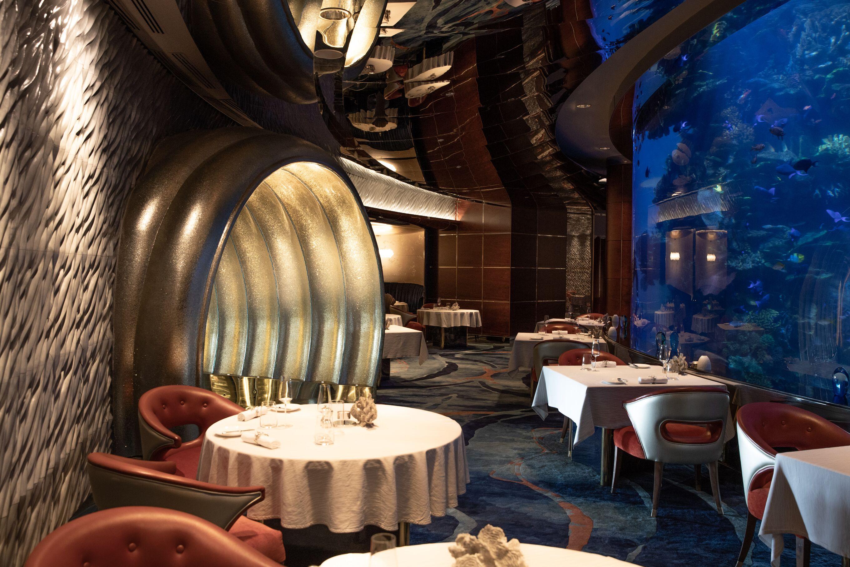 Al Mahara Aquarium Dining