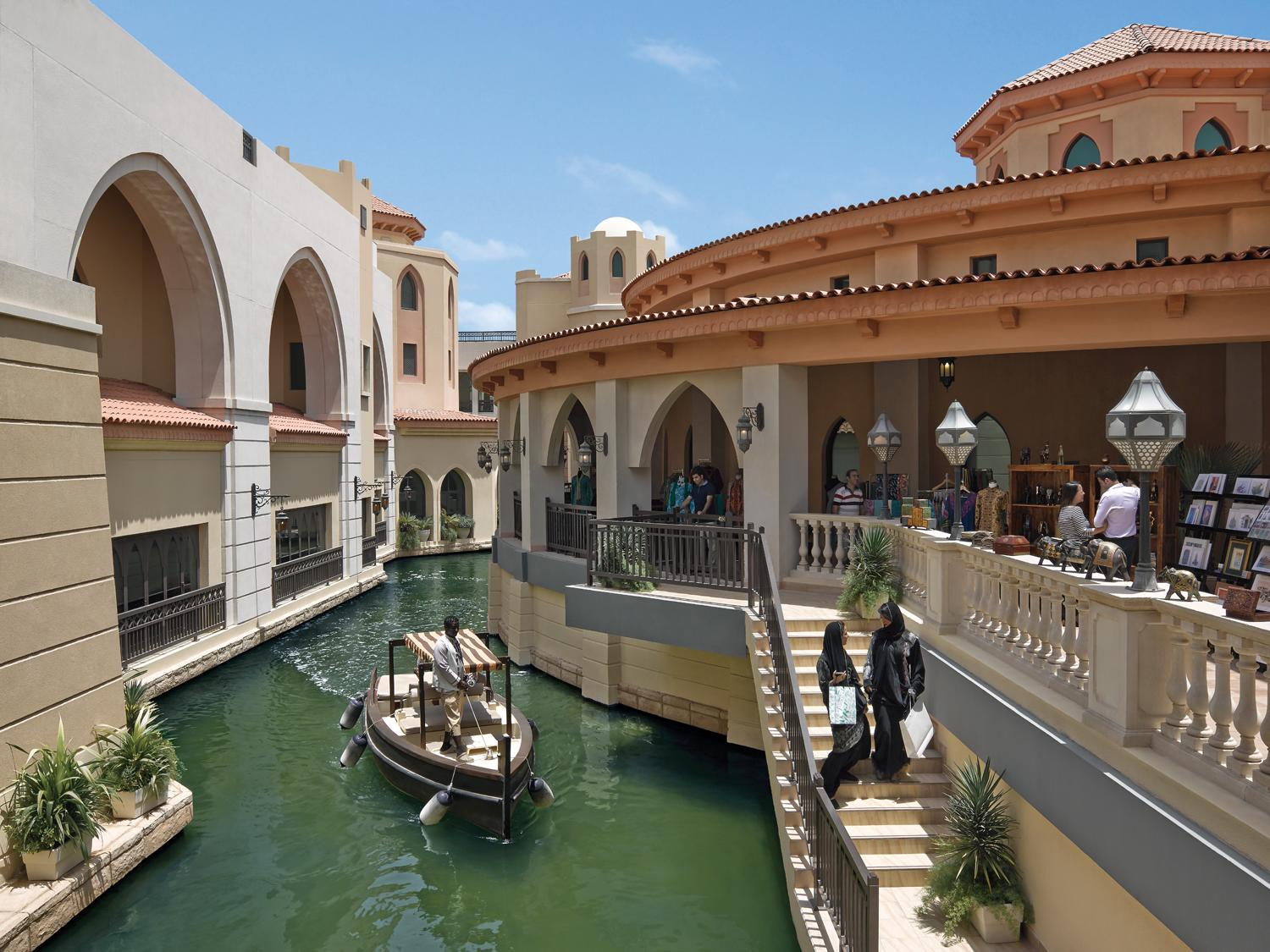 Traditional Abra Water Taxi Canal