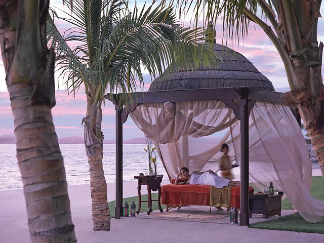 CHI The Spa Outdoor Wellness Garden