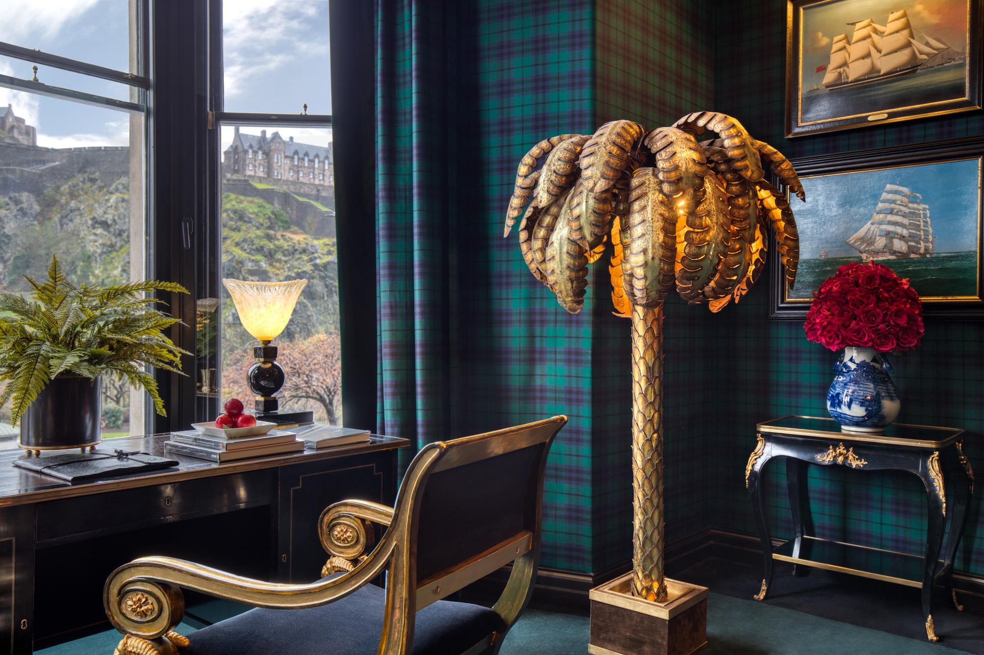 The Archibald Signature Suite with Fireplace and Castle Views