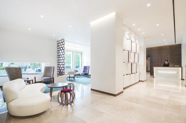 COMO Metropolitan London Minimalist Lobby Reception