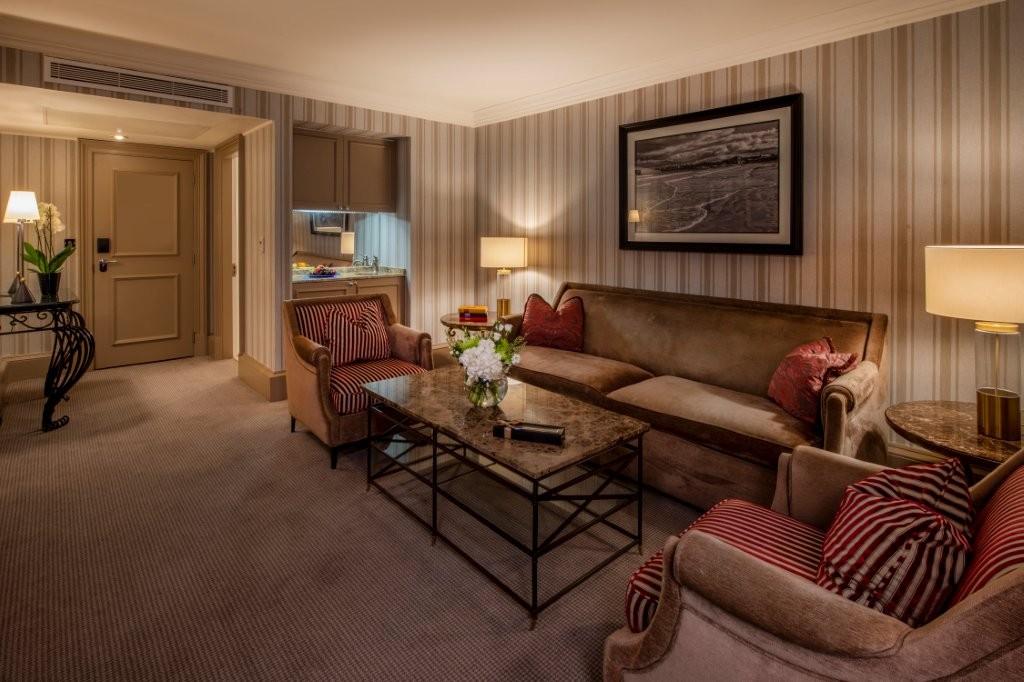 Old Course Suite Salon Overlooking the Links
